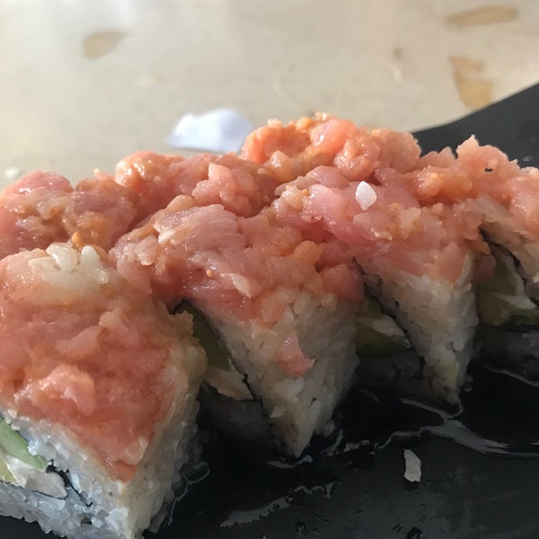 Foto tomada en Sushi Co  por Daniel A. el 8/4/2017