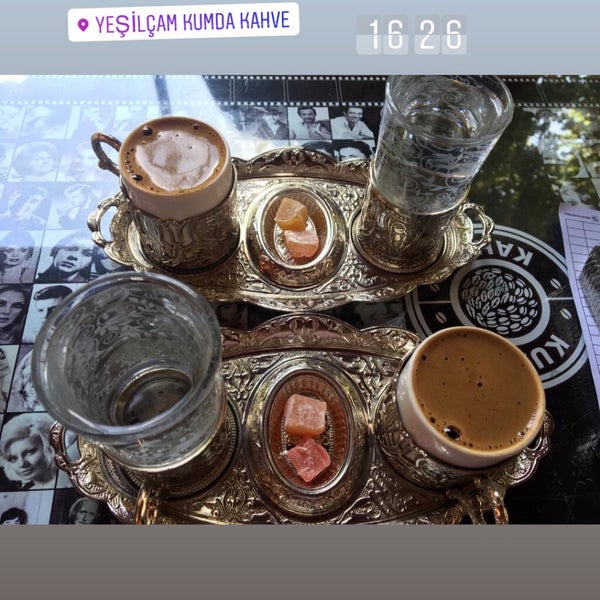 รูปภาพถ่ายที่ Yeşilçam Kumda Kahve โดย Onur D. เมื่อ 7/4/2019