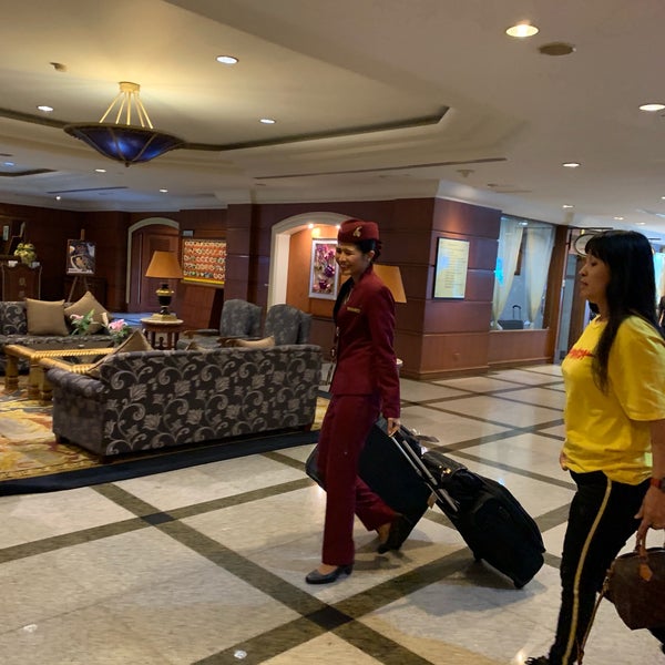 Photo taken at Golden Tulip Sovereign Hotel Bangkok by Vasana R. on 3/18/2019