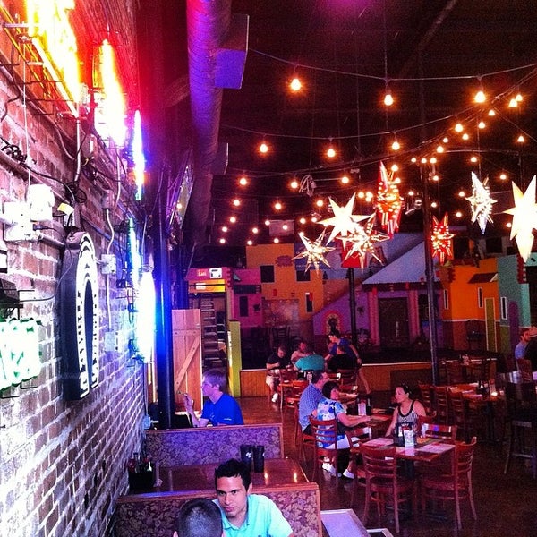 5/11/2014 tarihinde Anthony B.ziyaretçi tarafından Tequilas'de çekilen fotoğraf