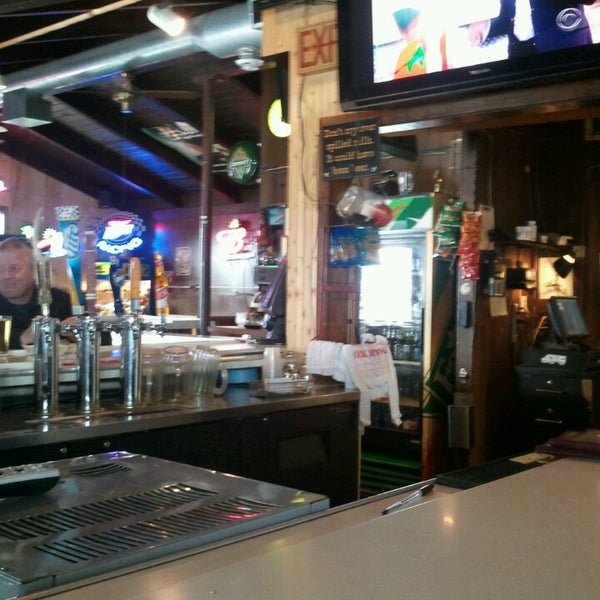 2/20/2013에 Joe B.님이 Dusty&#39;s Bar에서 찍은 사진