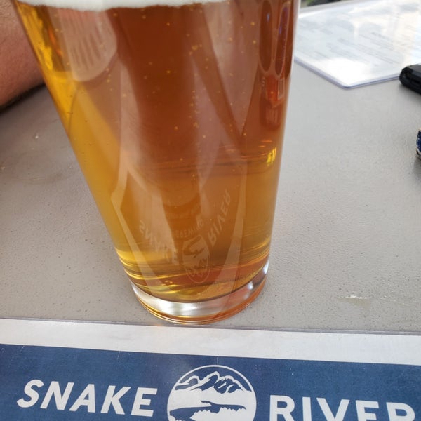 Foto scattata a Snake River Brewery &amp; Restaurant da Rbrt G. il 8/14/2021