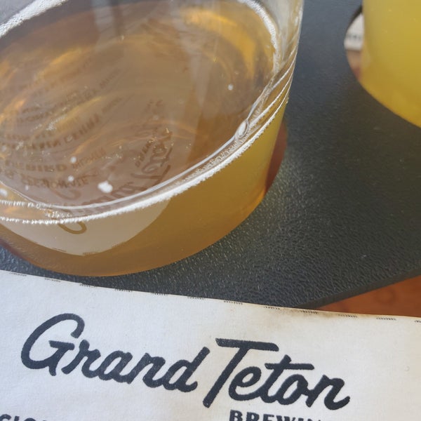 Снимок сделан в Grand Teton Brewing Company пользователем Rbrt G. 8/13/2021