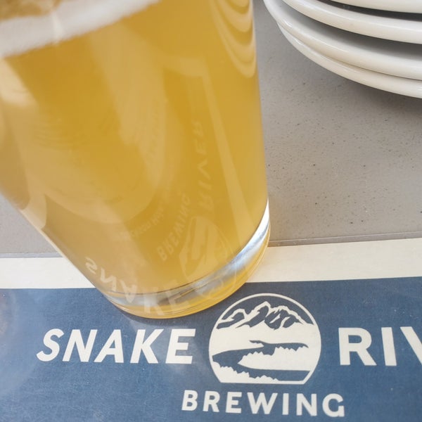 Снимок сделан в Snake River Brewery &amp; Restaurant пользователем Rbrt G. 8/14/2021