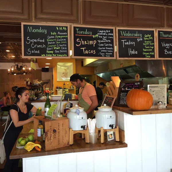 Photo taken at Myapapaya juicery + kitchen by Jim S. on 11/30/2015