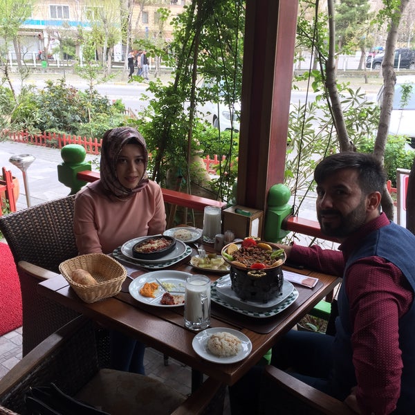 รูปภาพถ่ายที่ Elai Restaurant โดย yasemin Ö. เมื่อ 3/28/2018