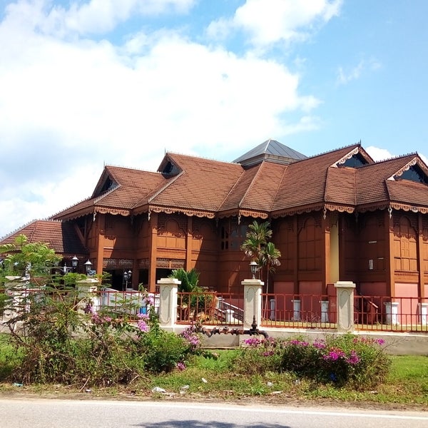Tetangga sebelah saya juga mempunyai seorang anak dan jarang bergaul. Rumah Triplet Seni Gtv - Photos At Kompleks Sejarah Pasir Salak Historical Complex 14 Tips From 920 Visitors