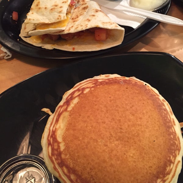 Came here late at night and got great service and great food. Pancakes were very fluffy and the buffalo chicken crisp was amazing.