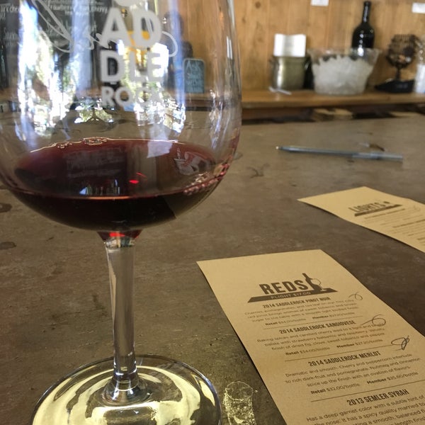 Das Foto wurde bei Malibu Wines Tasting Room von Alicia C. am 5/7/2017 aufgenommen