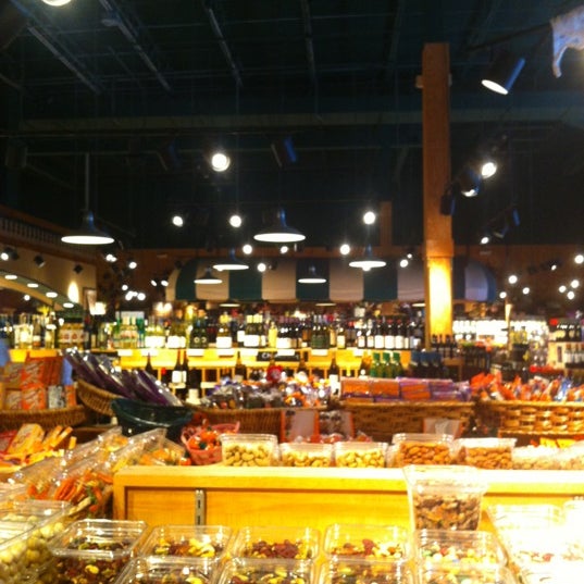 รูปภาพถ่ายที่ The Fresh Market โดย Eric M. เมื่อ 10/13/2012