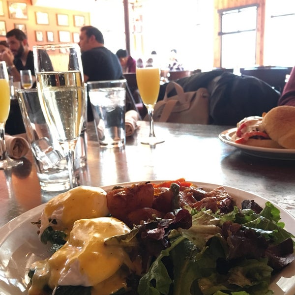 Brunch (had Eggs Florentine😋 )was absolutely delicious! Service is great and the ambiance is very pleasant.