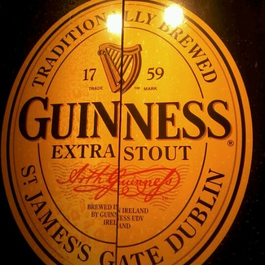 3/22/2013にHilary F.がThe Bards Irish Barで撮った写真