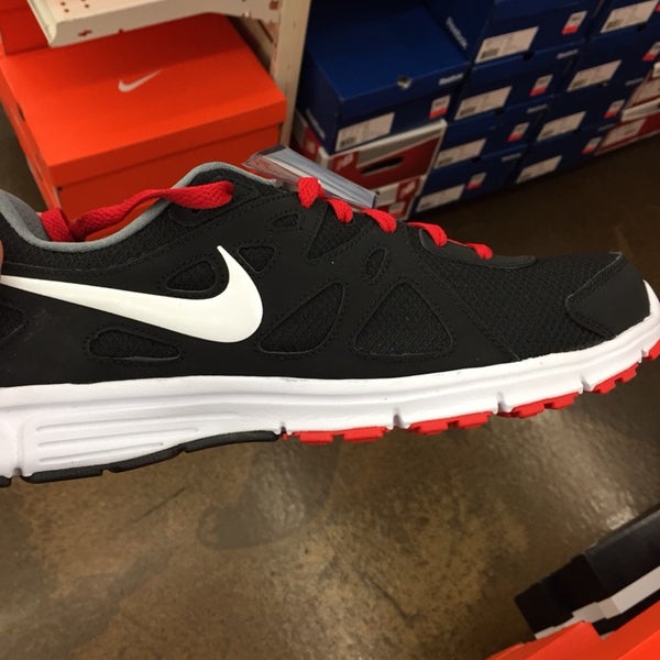 dunhams running shoes