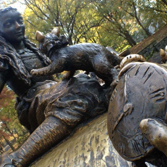 alice in wonderland statue garden