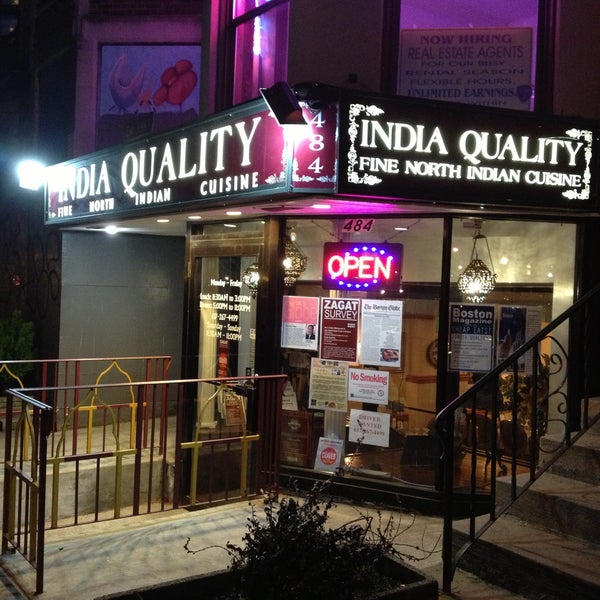 Снимок сделан в India Quality Restaurant пользователем Steve L. 5/8/2013