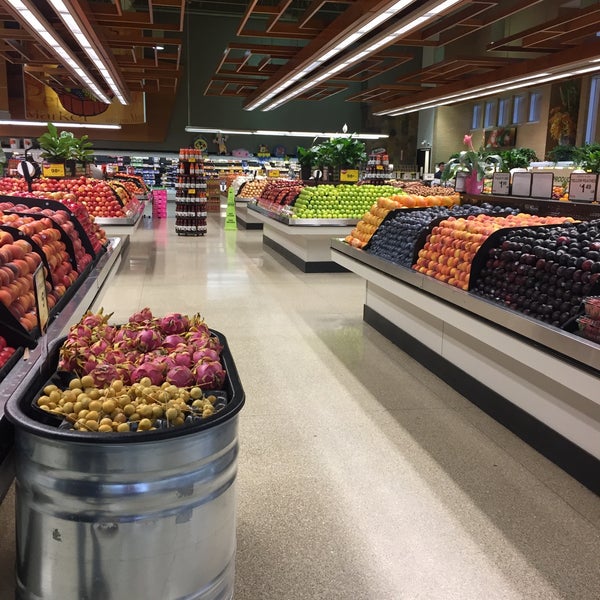 Pete's Market Grocery Store in Chicago