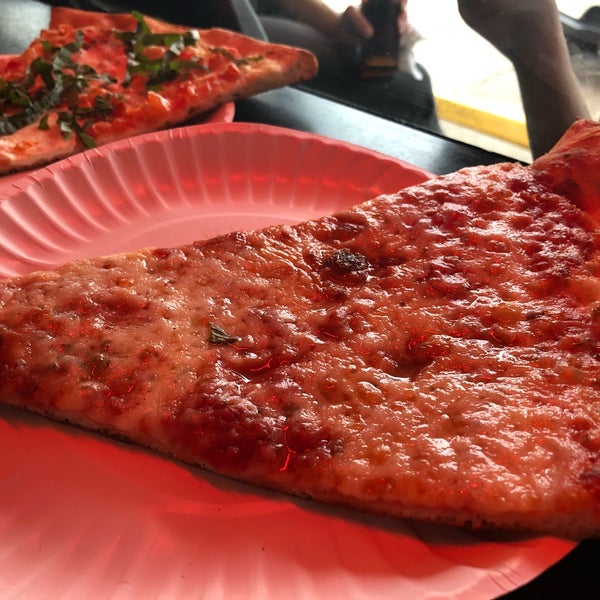 Photo taken at Home Slice Pizza by kky0suke on 3/13/2019