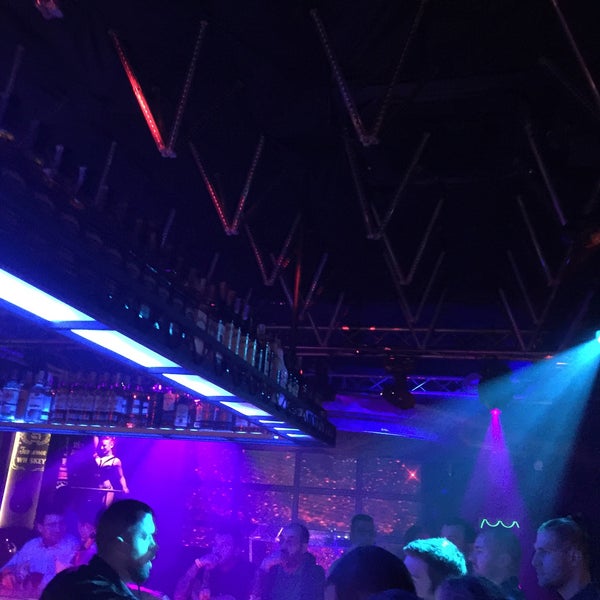 Foto diambil di M1 Lounge Bar &amp; Club oleh Burcu pada 2/3/2018