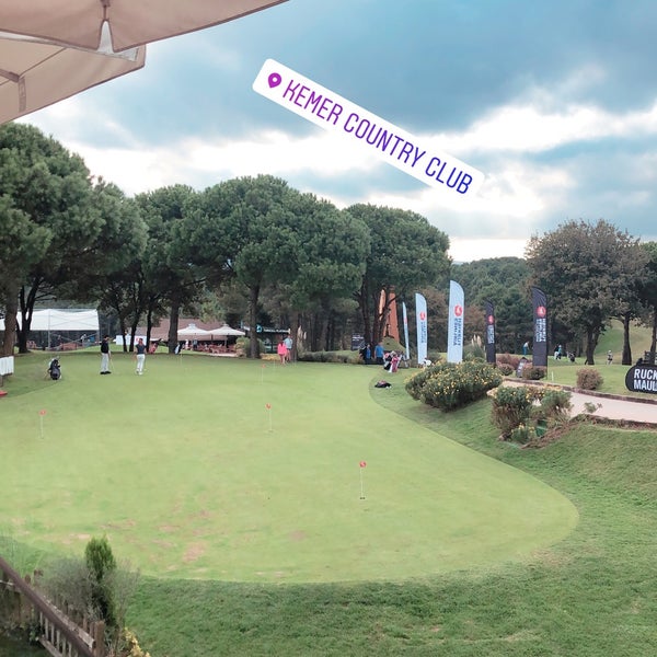 Das Foto wurde bei Kemer Golf &amp; Country Club Golf Range von İdil Y. am 9/29/2018 aufgenommen