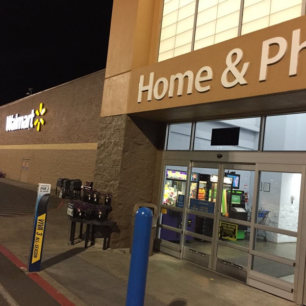 Walmart Supercenter Hipermarket di Lebanon