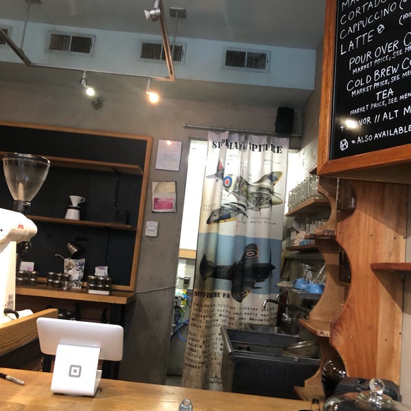 3/10/2019 tarihinde Zack W.ziyaretçi tarafından Spitfire Coffee'de çekilen fotoğraf