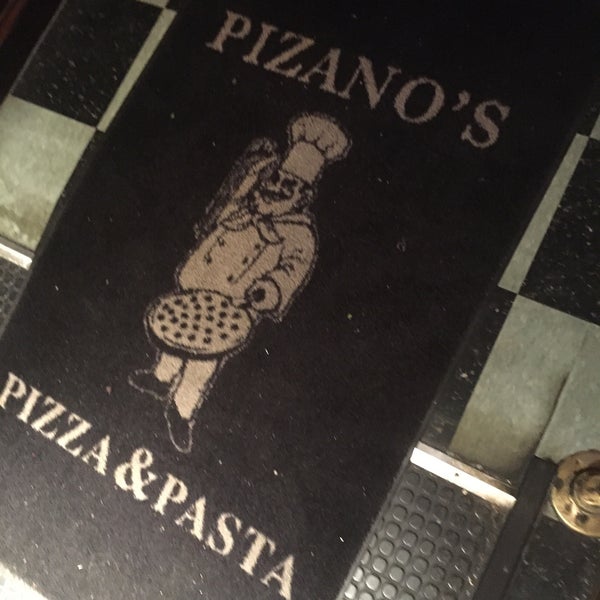 Foto diambil di Pizano&#39;s Pizza &amp; Pasta oleh Koval C. pada 4/26/2016