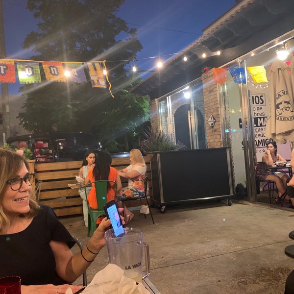 รูปภาพถ่ายที่ La Vaca Margarita Bar โดย Koval C. เมื่อ 7/20/2019