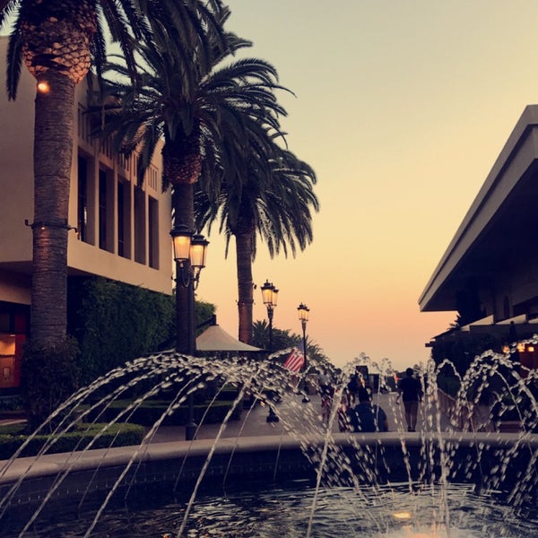 Photo taken at Fashion Island by عبدالعزيز on 8/31/2017