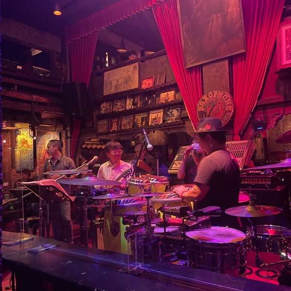 Photos at Saxophone Pub (แซ็กโซโฟนผับ) ราชเทวี, กรุงเทพมหานคร