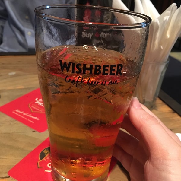 Photo taken at Wishbeer by Aorm J. on 5/21/2018