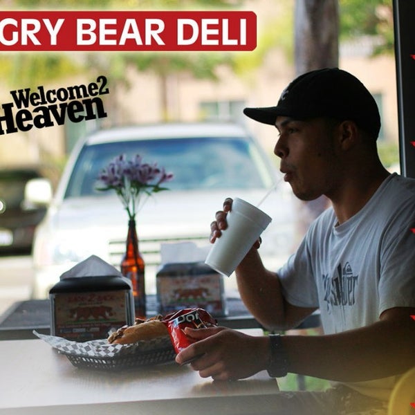 7/30/2015 tarihinde Jim R.ziyaretçi tarafından Hungry Bear DELI'de çekilen fotoğraf