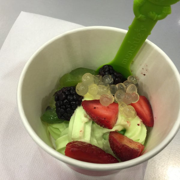 Photo taken at Menchie&#39;s by Rob L. on 1/29/2015