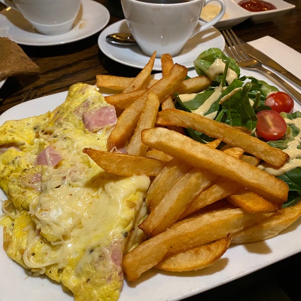 Foto tomada en Paris Crepes Cafe  por Rob L. el 1/4/2020