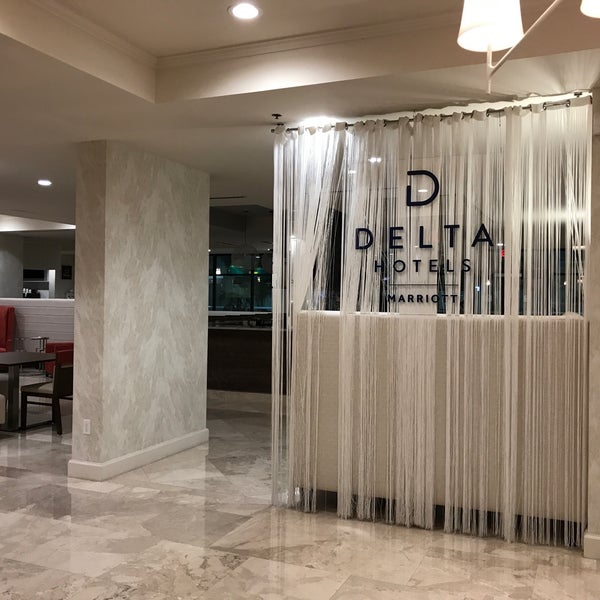 Foto scattata a Delta Hotels by Marriott Orlando Lake Buena Vista da Rob L. il 7/7/2017