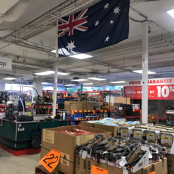 Bunnings Warehouse Hardware Store in Collingwood
