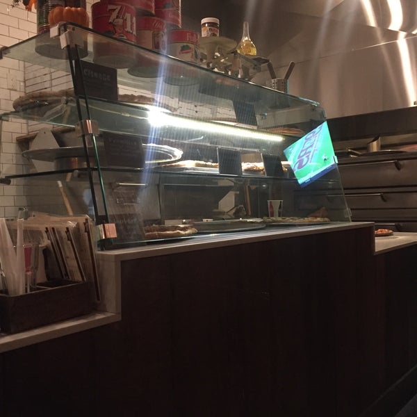 11/7/2016 tarihinde Chris A.ziyaretçi tarafından Presidio Pizza Company'de çekilen fotoğraf