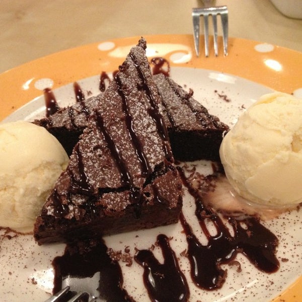 8 вкусняшка. 8 вкусняшка. Пирожное на день рождения девочки. Шоколадный подарок для девушки. Интересные пирожные для детей.