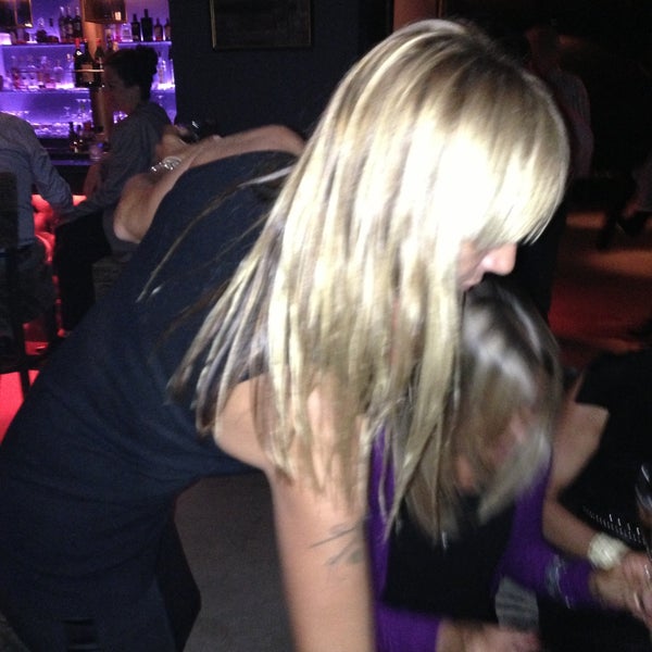 รูปภาพถ่ายที่ Dime Showroom, Restaurant &amp; Club โดย Dancing B. เมื่อ 5/12/2013