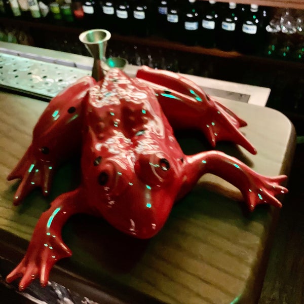 Das Foto wurde bei Red Frog Speakeasy Bar von Luis L. am 4/7/2022 aufgenommen