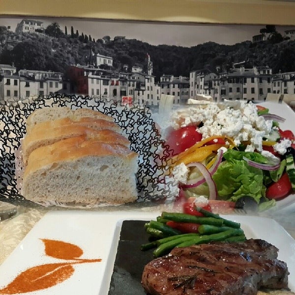 Das Foto wurde bei Buongiorno Italian Restaurant von Park am 2/9/2014 aufgenommen