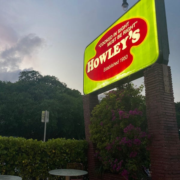 Foto tirada no(a) Howley&#39;s Restaurant por Jeremiah J. em 3/29/2021