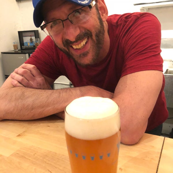 Foto diambil di Half Full Brewery oleh Jeremiah J. pada 4/14/2018