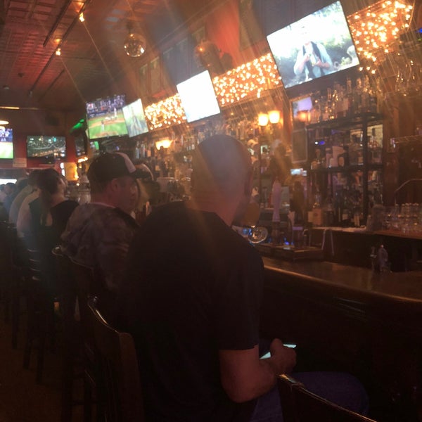 Foto tirada no(a) Dive Bar por Jeremiah J. em 5/5/2018