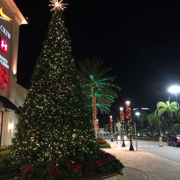 Foto scattata a Palm Beach Outlets da Jeremiah J. il 11/27/2018
