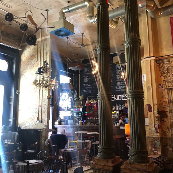 9/21/2019에 Jeremiah J.님이 Csendes Vintage Bar &amp; Cafe에서 찍은 사진