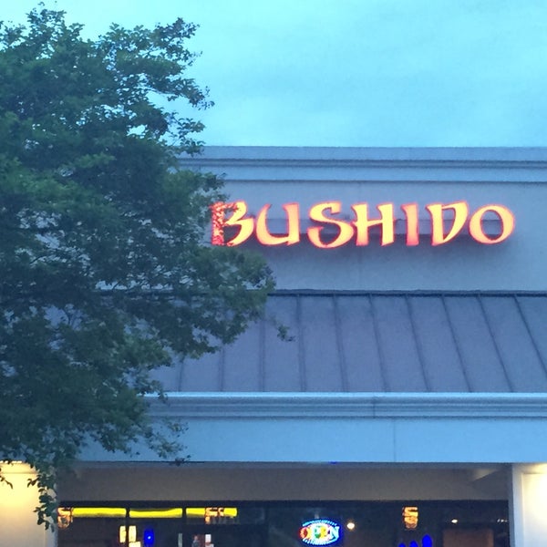 รูปภาพถ่ายที่ Bushido Japanese Restaurant โดย Jeremiah J. เมื่อ 4/19/2015