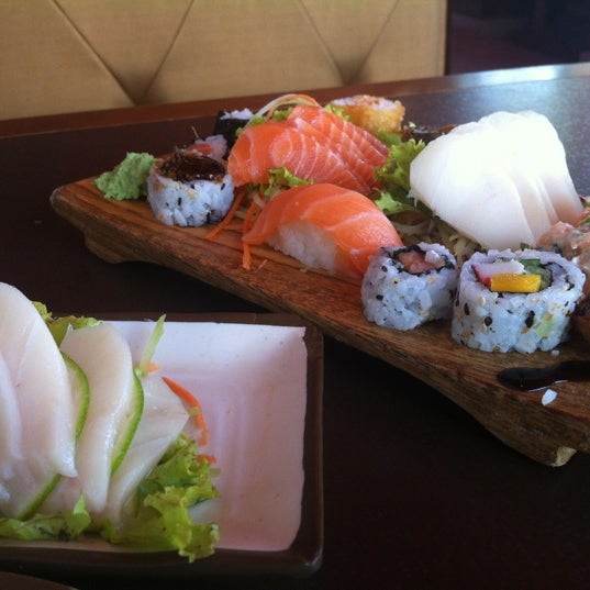 Foto diambil di Zensei Sushi oleh Gisele B. pada 11/20/2012