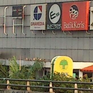 รูปภาพถ่ายที่ Plaza Kalibata (Kalibata Mall) โดย Dwiki S. เมื่อ 7/21/2013