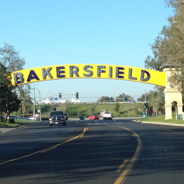 The Bakersfield Sign tips from 453 visitors