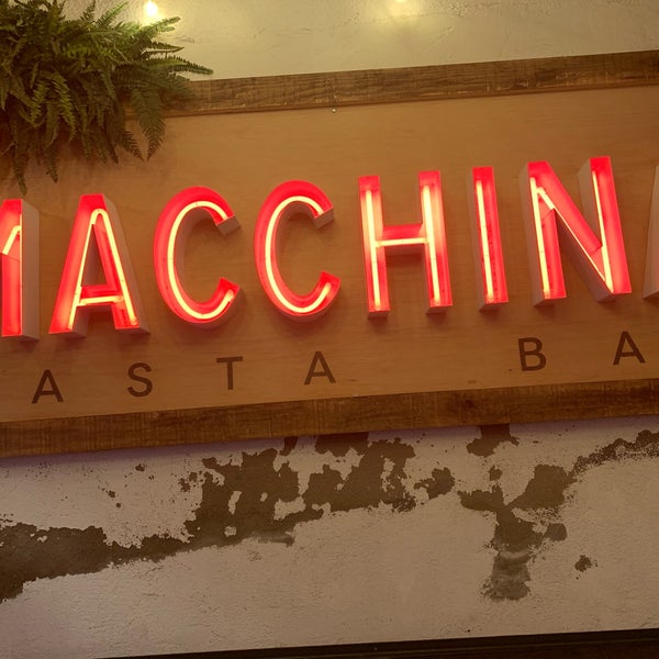 Снимок сделан в Macchina Pasta Bar пользователем Yousif J. 9/20/2019